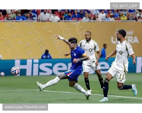 洛杉矶FC头号射手丹尼斯·布安加速度与突破能力考验对手防线 洛杉矶FC头号射手丹尼斯·布安加速度与突破能力考验对手防线