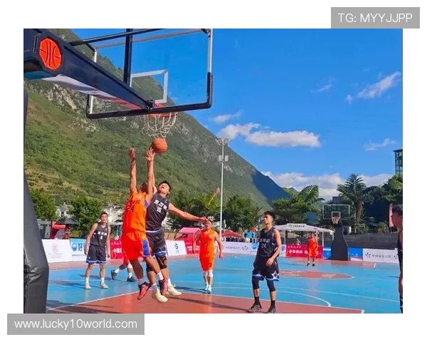 贵州村BA赛场氛围热烈，草根篮球带动县域经济